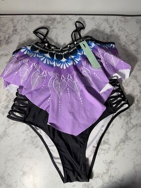 Dressfo Purple Ruffled Two-Piece Swimsuit with Black Strappy Sides Size 14/XXXL
